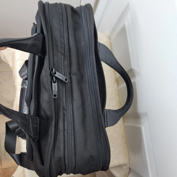 Tumi Expandable Briefcase Laptop Messenger Bag Black - Picture 6 of 16